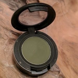 MAC Velvet Moss Veluxe Eye Shadow